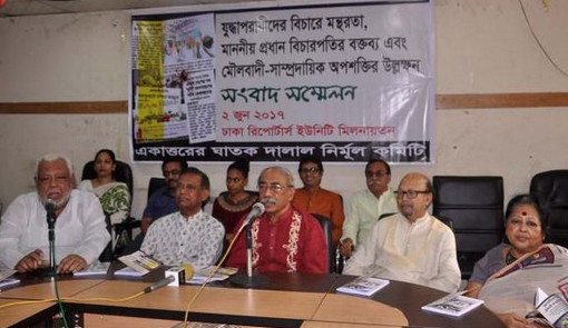 ‘প্রধানমন্ত্রীকে হিজাব পরিয়ে ছাড়বে হেফাজত’