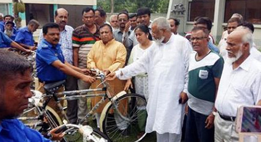 নন্দীগ্রামে গ্রামপুলিশ সদস্যদের মাঝে সাইকেল বিতরণ