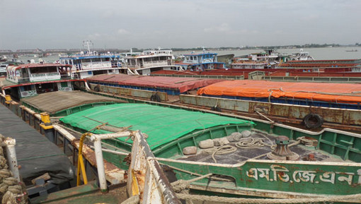 মংলা বন্দর এলাকায় কাঁচামাল বোঝাই কার্গো জাহাজ ডুবি