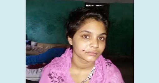 স্ত্রীর স্বীকৃতি চাইতেই মরিচের গুড়া মাখিয়ে নির্যাতন