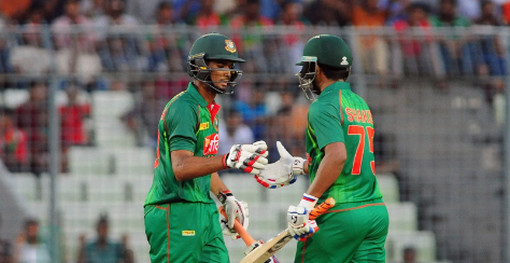 ঘুরে দাঁড়িয়েছে বাংলাদেশ, সাকিব ১০৫ ও রিয়াদ ৯৮