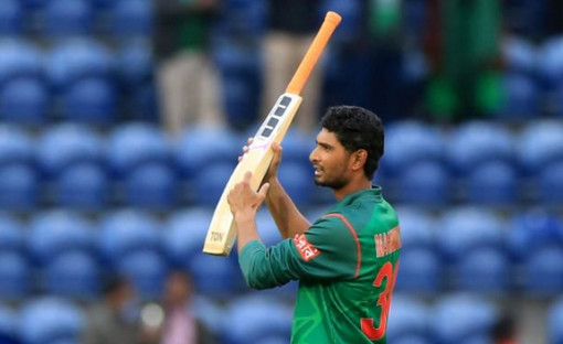 মাহমুদউল্লাহর সেঞ্চুরি হাঁকানো ব্যাটটিতে কার নাম লেখা?