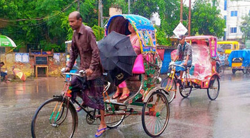 ঝুম বৃষ্টিতে নাকাল রাজধানীবাসী