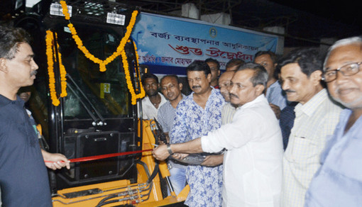রাজশাহীতে আধুনিক মেশিনে বর্জ্য অপসারণ শুরু