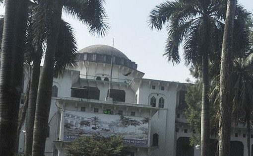 চাঁদা না দেওয়ায় ব্যবসায়ীকে হামলা!