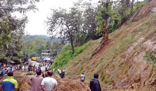 পাহাড়ধসে মৃতের সংখ্যা বেড়ে ১৫০