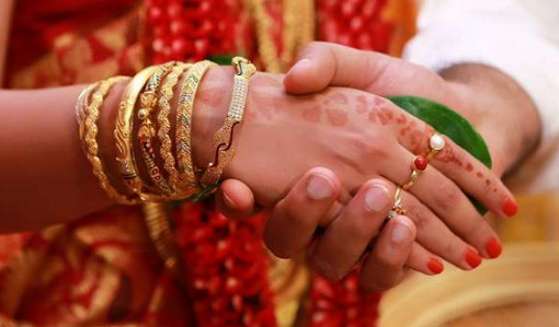 পড়ায় বাধা দেবার কারণ স্বামীকে ‘তালাক’ দিলো স্ত্রী