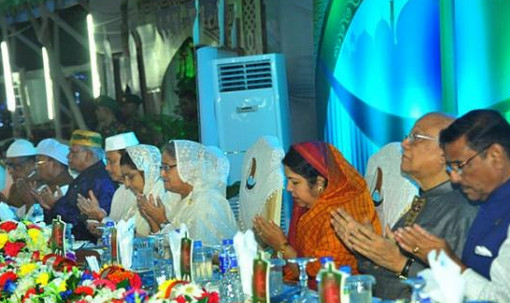 প্রধানমন্ত্রীর ইফতার পার্টিতে এরশাদ-বি চৌধুরী
