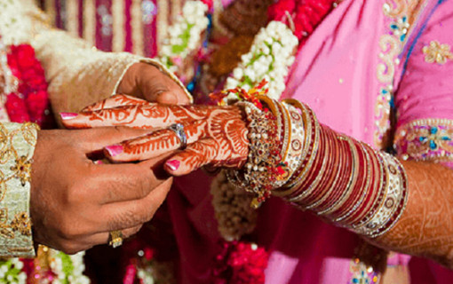 আপন খালাকে তালাক দিয়ে প্রবাসীর স্ত্রীকে বিয়ে করলো যুবক!