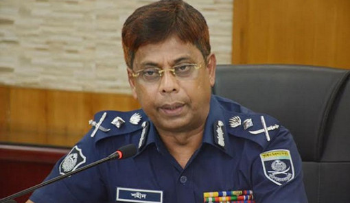 সময় বাঁচানোর জন্য বাসের ছাদে চড়বেন না : আইজিপি