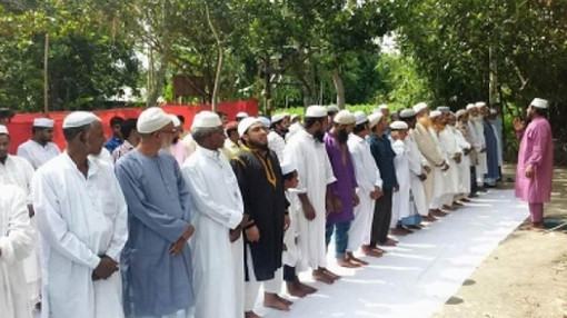 সৌদি আরবের সঙ্গে মিল রেখে ফরিদপুরের ১০ গ্রামে ঈদের জামাত অনুষ্ঠিত