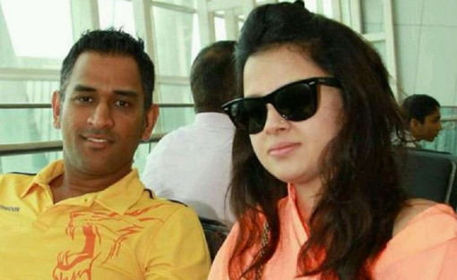 তাহলে ২ সন্তানের মাকে বিয়ে করেছেন ধোনি?