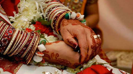 নাগিন গান শুনে নাচলেন বর, বিয়ে ভেঙে দিলেন কনে।