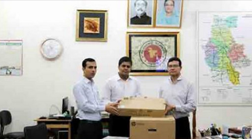 ময়মনসিংহ জেলা প্রশাসনের ৮টি শাখায় উচ্চ গতি সম্পন্ন কম্পিউটার বিতরণ