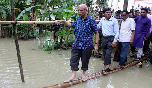বন্যার্ত এলাকায় নামছে না পানি, ভোগান্তি চরমে