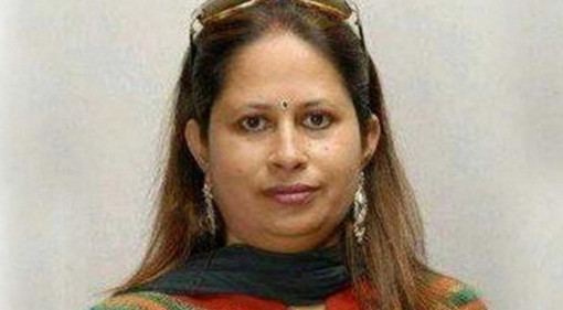 সাবধান! এই নারী ফেসবুক ফ্রেন্ড হলে মুছে দিন!