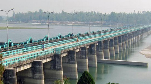 তিস্তার পানি বিপদসীমার নিচে নেমে প্রবাহিত