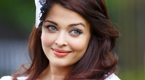 বয়সে ছোট প্রেমিকই পছন্দ ঐশ্বরিয়ার!