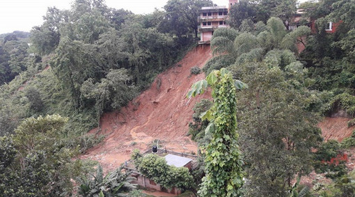 সীতাকুণ্ডে পাহাড় ধসে নিহত ৫