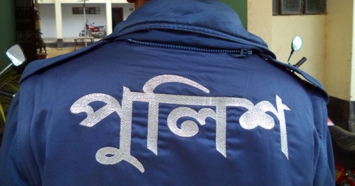 বাবার সামনে মেয়েকে ধর্ষণ করলো পুলিশ অফিসার, যে ভিডিও টা নিয়ে ফেসবুকে তোড়পাড় ।(ভিডিও সহ)