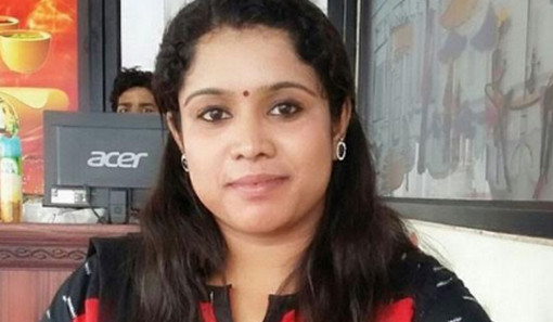 আমি বাবার বাড়িতে গেলে আমার স্বামী পাশের বাড়ির টুম্পাকে নিয়ে .....। বিশ্বাস না হয় ভিডিও দেখুন।