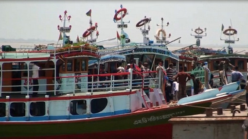 পাটুরিয়া-দৌলতদিয়া ও আরিচা-কাজিরহাটে নৌযান চলাচল বন্ধ