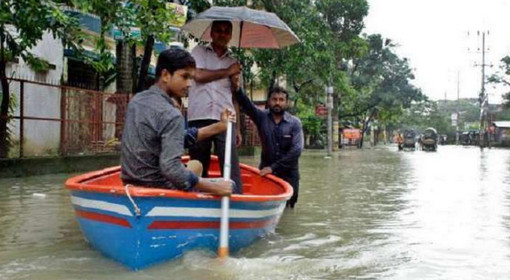 অফিস যাওয়ার নিরাপদ বাহন এখন নৌকা