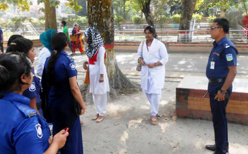 প্রে‌মিক প্রে‌মিকার মেলা‌মেশার ভি‌ডিও ফাস হয়ে গেল, দেখুন পার্কে কি করছে তারা।(ভিডিও সহ)