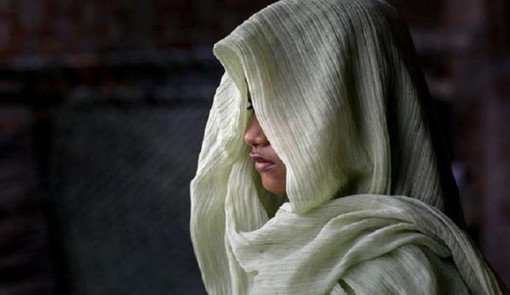 ফেসবুকে পরিচয়; হোটেল নিয়ে দুই বন্ধু মিলে তরুণীকে ধর্ষণ