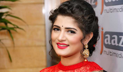 নিজের ছেলেকে ভাই ডাকেন শ্রাবন্তী!