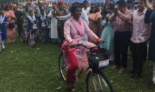 প্রধানমন্ত্রীর মেয়ের পর সামাজিক আন্দোলনে এবার নাতনি আলীজা