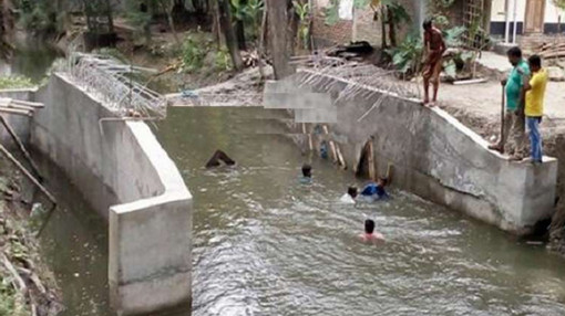 ঢালাইয়ের ১ ঘণ্টার মধ্যেই ভেঙে পড়ল সেতু!