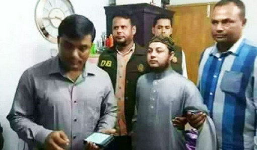 বেরিয়ে আসছে চাঞ্চল্যকর সব তথ্য : শত নারীর সঙ্গে ভণ্ডপীরের মিলনের ভিডিও উদ্ধার (ভিডিও সহ)