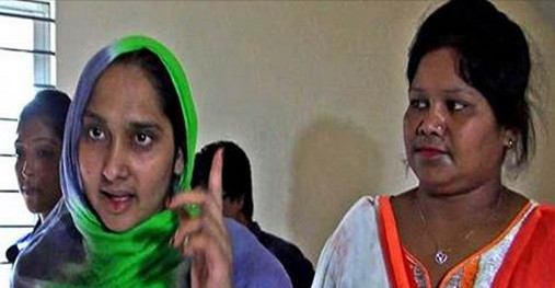রিমান্ডে নেয়ার আগ মুহূর্তে আঙুল উঁচিয়ে গণমাধ্যমকর্মীদের কাউন্সিলর রুমকি’র হুমকি!