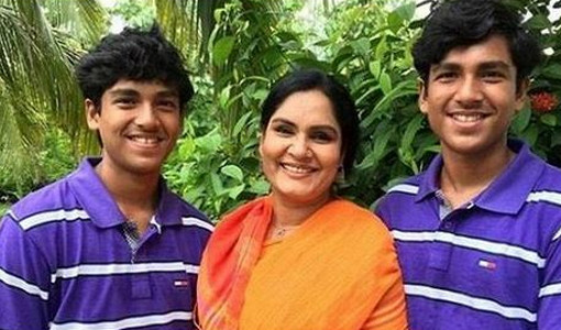 বাবার লেখা নাটকে মায়ের সঙ্গে অভিনয়
