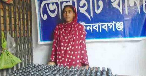 চাঁপাইনবাবগঞ্জ ভোলাহাটে ফেন্সিডিলসহ নারী গ্রেপ্তার