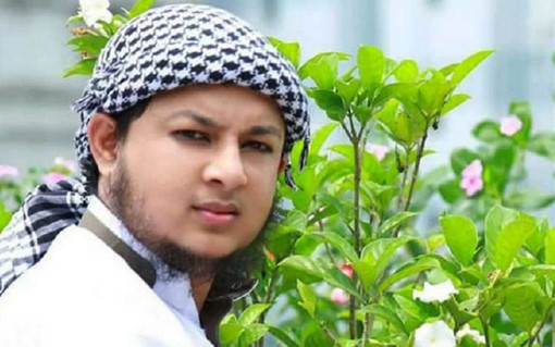পুলিশের কাছে পর্নো ভিডিওর ‘গোমর’ ফাঁস করলো ভন্ডপীর