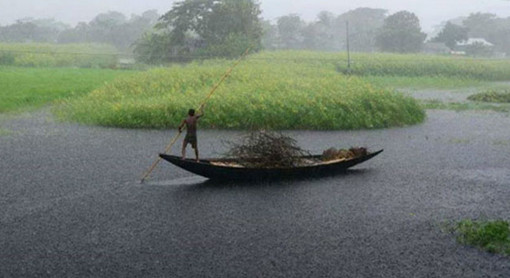 সারাদেশে ভারী থেকে অতিভারী বর্ষণের সম্ভাবনা