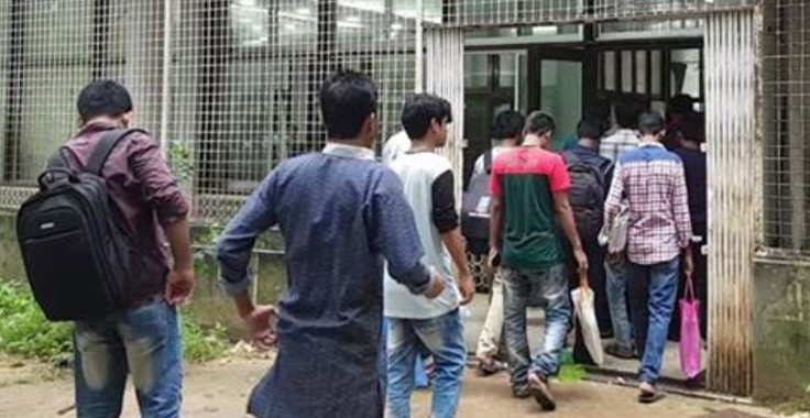 সরকারি চাকরির প্রতি আগ্রহ বাড়ার কারণ কী