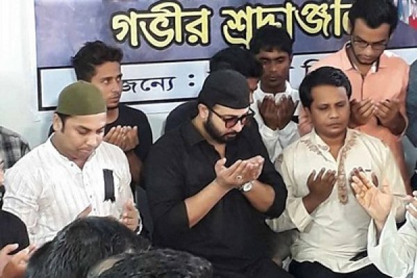 বঙ্গবন্ধুকে শ্রদ্ধা জানাতে যা করলেন শাকিব