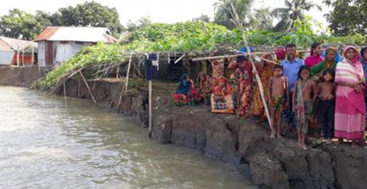 হাওরে ঘরহারা মানুষ বাড়ছে