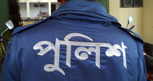 জঙ্গি অবস্থান সন্দেহে ভবন ঘিরে রেখেছে পুলিশ