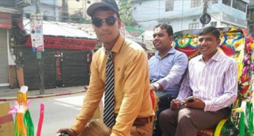 ‘স্মার্ট’ রিকশা চালকের আয়ও বেশি!