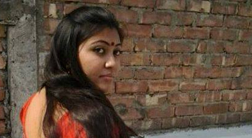 দেখুন বাড়ির কাজের মেয়ে বাসায় কেউ না থাকলে কি নোংরা কাজ করে।(ভিডিও সহ)