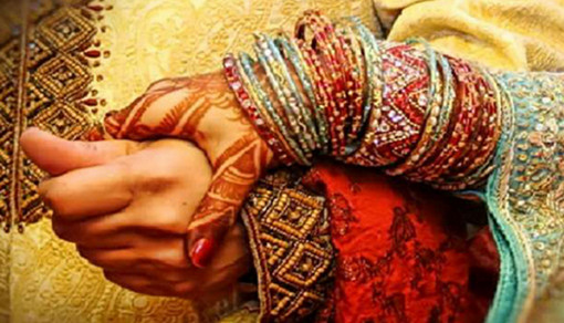 চলছে বিয়ের অনুষ্ঠান, ঝুলছে বরের লাশ