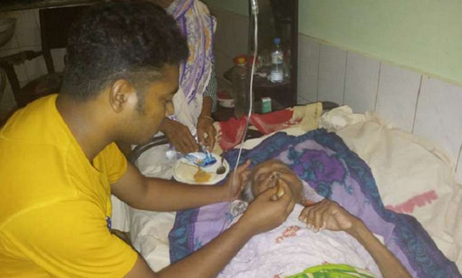সন্তানের গ্রেফতারের কথা শুনে কান্নায় ভেঙে পড়লেন সেই ‘মা’
