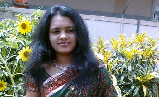 স্বামীর অক্ষমতায় ১২বছরের কিশোর ছাত্রকে বাড়িতে এনে স্বামীর সামনেই ছাত্রের সাথে সহবাস করলো এক শিক্ষিকা।(ভিডিও সহ)