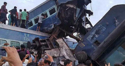 ভারতে ট্রেন লাইনচ্যুত হয়ে নিহত ২৩