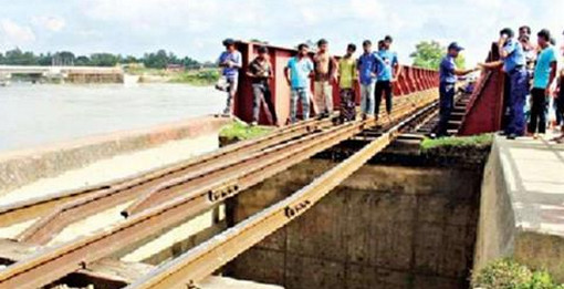 প্রায় ৩৬ ঘণ্টা পর ট্রেন চলাচল স্বাভাবিক