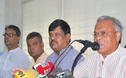 ‘প্রধান বিচারপতিকে সরিয়ে নেয়ার উদ্যোগ নিয়েছে সরকার’